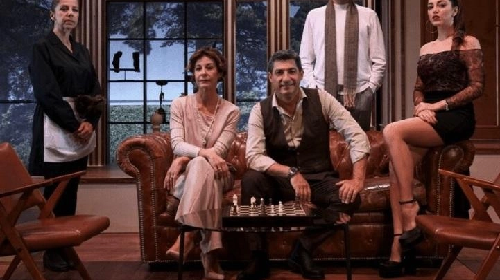 I protagonisti de ’L’anatra all’arancio’, il nuovo appuntamento della stagione teatrale in programma ai Rinnovati venerdì e sabato alle 21, domenica alle 17 I protagonisti de ’L’anatra all’arancio’, il nuovo appuntamento della stagione teatrale in programma ai Rinnovati venerdì e sabato alle 21, domenica alle 17