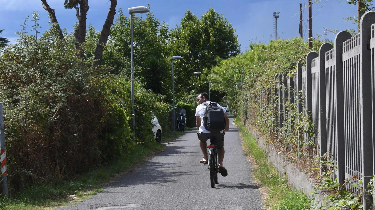 Via Murlungo ad Avenza, dove il Comune intende realizzare 28 appartamenti