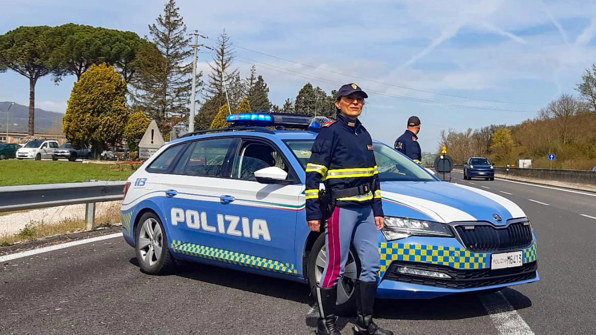 PERUGIA - Ubriaco, senza patente e carta di circolazione con sé. In più guidava senza cintura e a una velocità... PERUGIA - Ubriaco, senza patente e carta di circolazione con sé. In più guidava senza cintura e a una velocità...