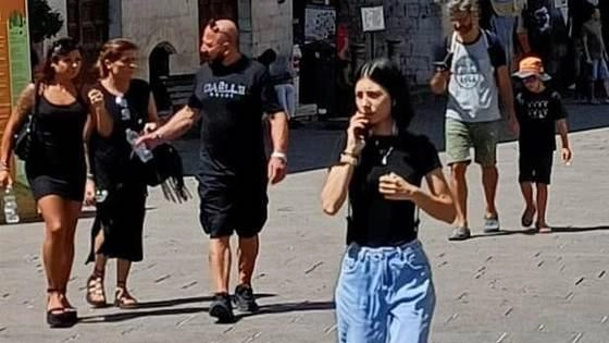 Il Comune ha varato nuove regole per gli esercizi pubblici che accolgono i turisti ad Assisi E infuria la polemica per i troppi ’paletti’ Il Comune ha varato nuove regole per gli esercizi pubblici che accolgono i turisti ad Assisi E infuria la polemica per i troppi ’paletti’