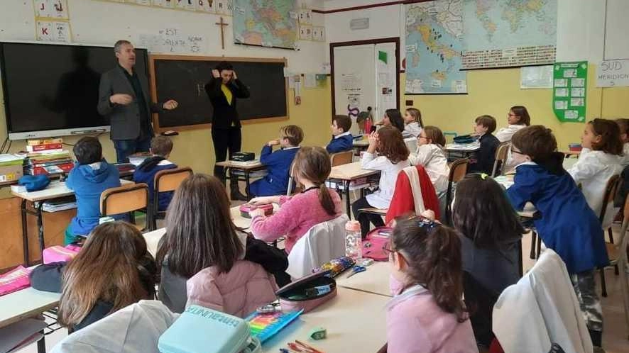 Il pacchetto scuola è finalizzato a sostenere economicamente le famiglie. Le domande possono essere presentate dal 26 agosto fino al 20 settembre Il pacchetto scuola è finalizzato a sostenere economicamente le famiglie. Le domande possono essere presentate dal 26 agosto fino al 20 settembre