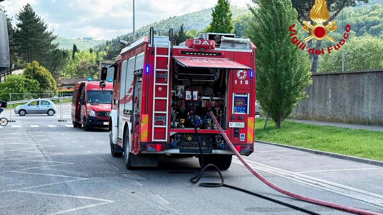 L'intervento dei vigili del fuoco per la fuga di gas a Pontassieve