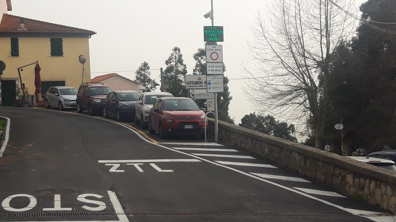 Uno dei due ingressi al borgo collinare di Castelnuovo Magra disciplinati dal sistema di videosorveglianza