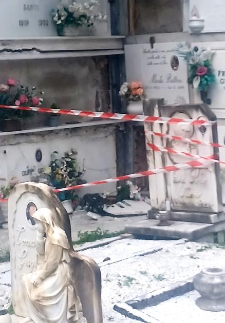 Sos dal cimitero di Forno: "Grave stato di incuria"