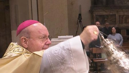 Il vescovo Domenico Sorrentino Il vescovo Domenico Sorrentino