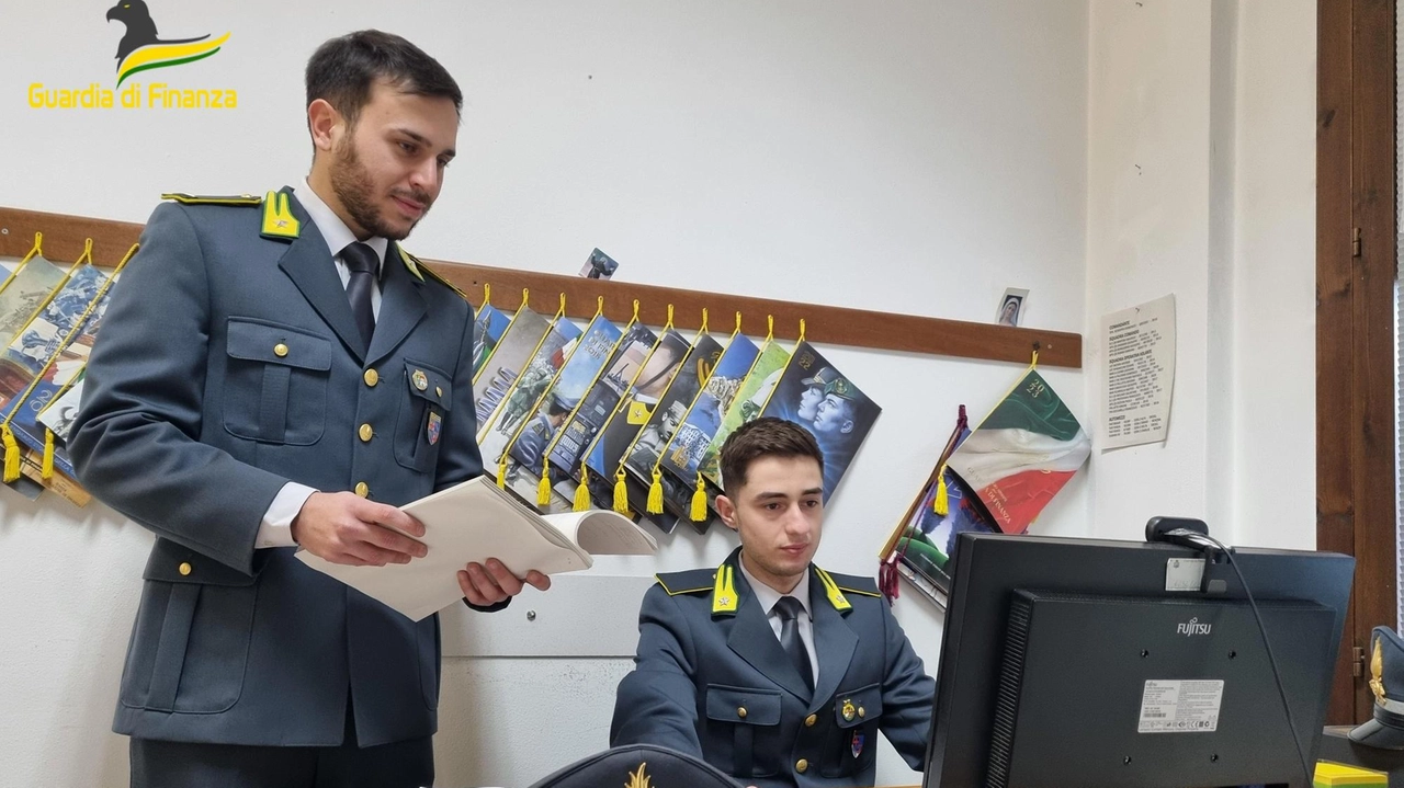 A scoprire l’insegnante spacciatore sono stati gli agenti della Guardia di Finanza di Città di Castello A scoprire l’insegnante spacciatore sono stati gli agenti della Guardia di Finanza di Città di Castello