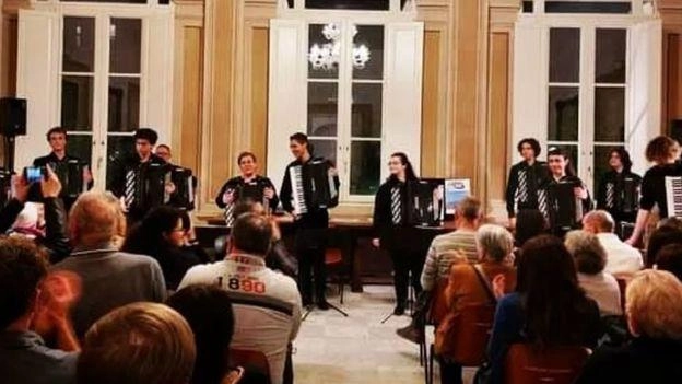 Stasera, alle 21, a Palazzo Ducale, ultimo appuntamento di ’Musica a Palazzo’ con il concerto di ensemble di fisarmoniche Ance... Stasera, alle 21, a Palazzo Ducale, ultimo appuntamento di ’Musica a Palazzo’ con il concerto di ensemble di fisarmoniche Ance...