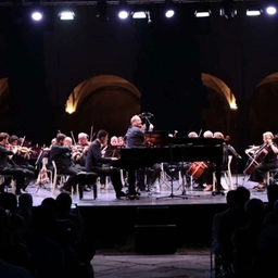 Il grande repertorio sinfonico protagonista nel concerto con l’Orchestra da Camera Fiorentina e il maestro Giuseppe Lanzetta, insieme al pianista Francesco Nicolosi tra Beethoven e Schubert