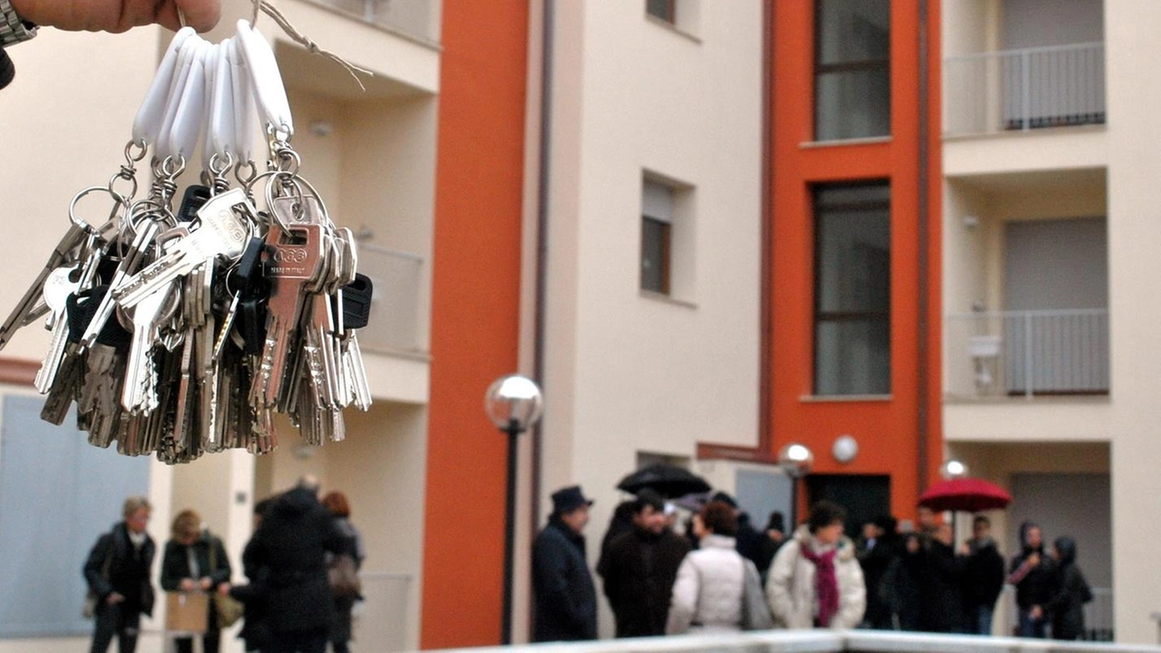 Il Comune rafforza i controlli sugli alloggi Erp: «Chi abusa dei requisiti viola un patto di solidarietà» Il Comune rafforza i controlli sugli alloggi Erp: «Chi abusa dei requisiti viola un patto di solidarietà»
