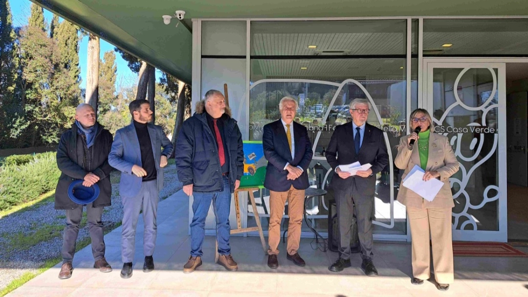 Il pulmino è stato consegnato a Casa Verde, il presidio riabilitativo della Fondazione Stella Maris che ha la sua sede a San Miniato Il pulmino è stato consegnato a Casa Verde, il presidio riabilitativo della Fondazione Stella Maris che ha la sua sede a San Miniato