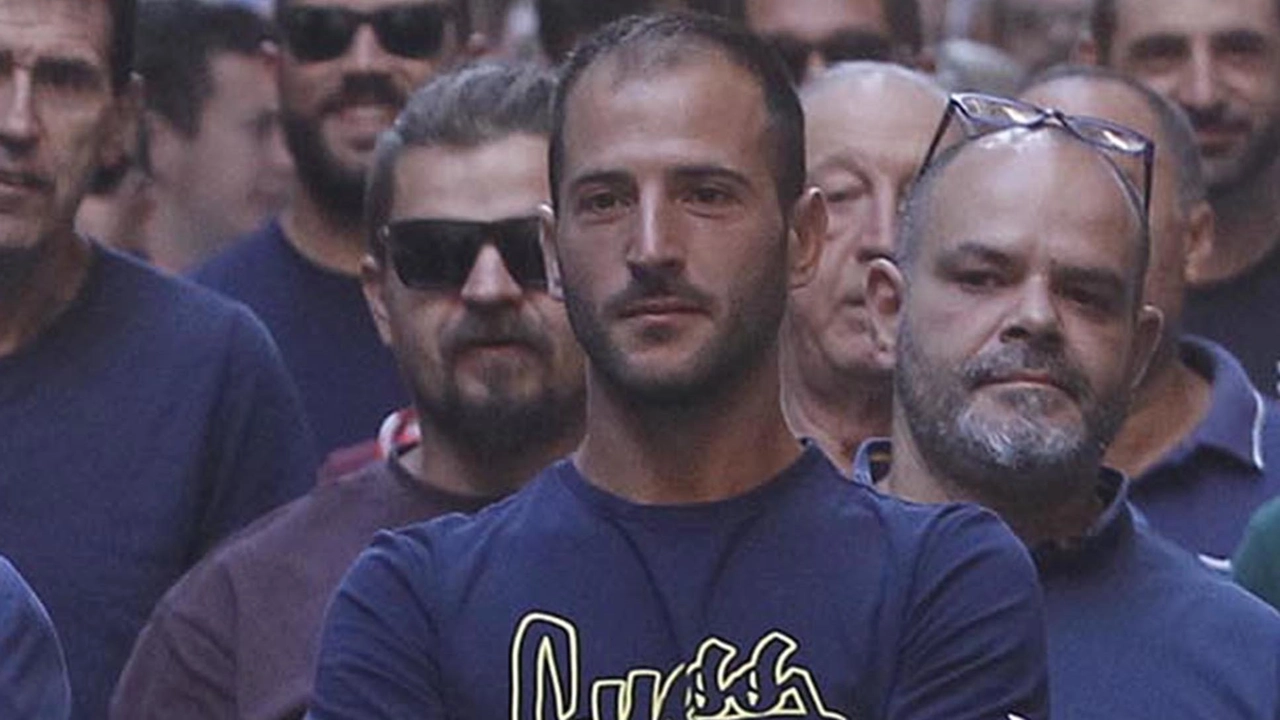 Il fantino si è trasferito dalla scuderia di Tittia a quella di Santo Stefano "Fantino del Drago? No ma conosco lo staff. Sono vicino a chi mi monta". Il fantino si è trasferito dalla scuderia di Tittia a quella di Santo Stefano "Fantino del Drago? No ma conosco lo staff. Sono vicino a chi mi monta".