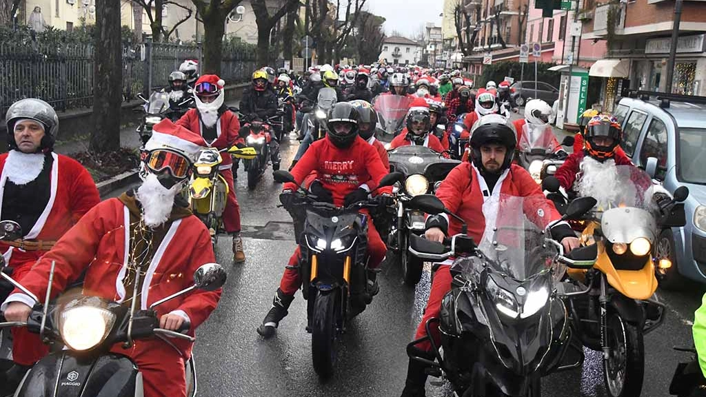 Babbo Natale in moto a Massa Babbo Natale in moto a Massa