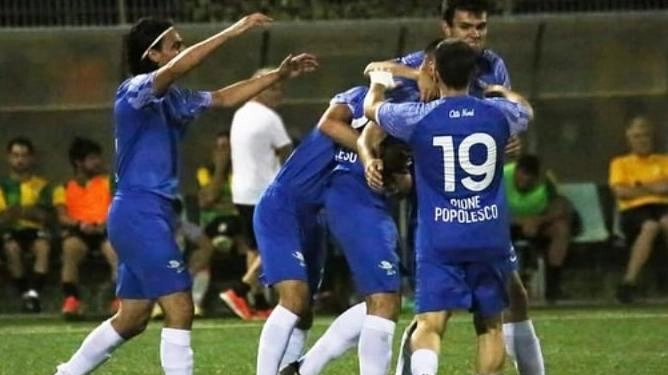 Il Popolesco festeggia la vittoria nel match d’esordio Il Popolesco festeggia la vittoria nel match d’esordio