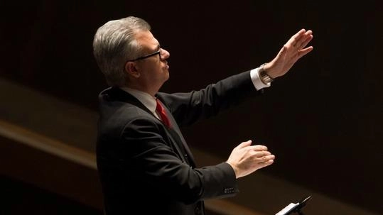 Il maestro Lorenzo Fratini. Domani sera dirigerà i Carmina Burana, ultimo appuntamento con la stagione estiva del Maggio Musicale Fiorentino