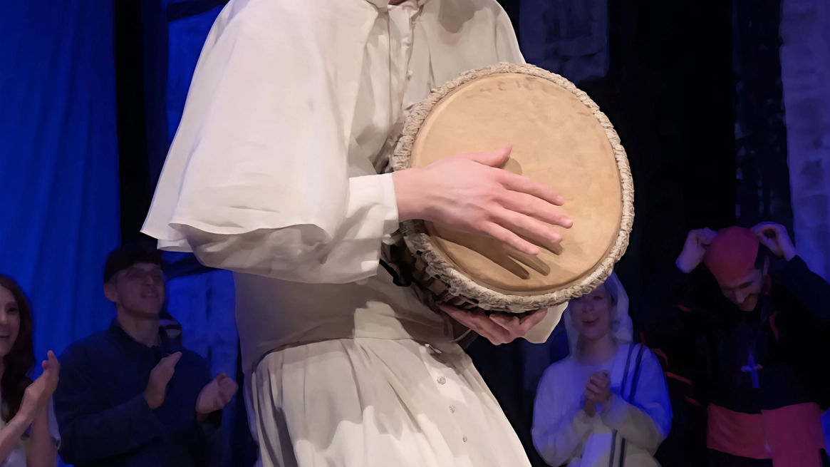 Andrea Lisi interpreta Papa Giovanni Paolo II nel recital a. lui dedicato per la rassegna del Teatro Shalom Andrea Lisi interpreta Papa Giovanni Paolo II nel recital a. lui dedicato per la rassegna del Teatro Shalom