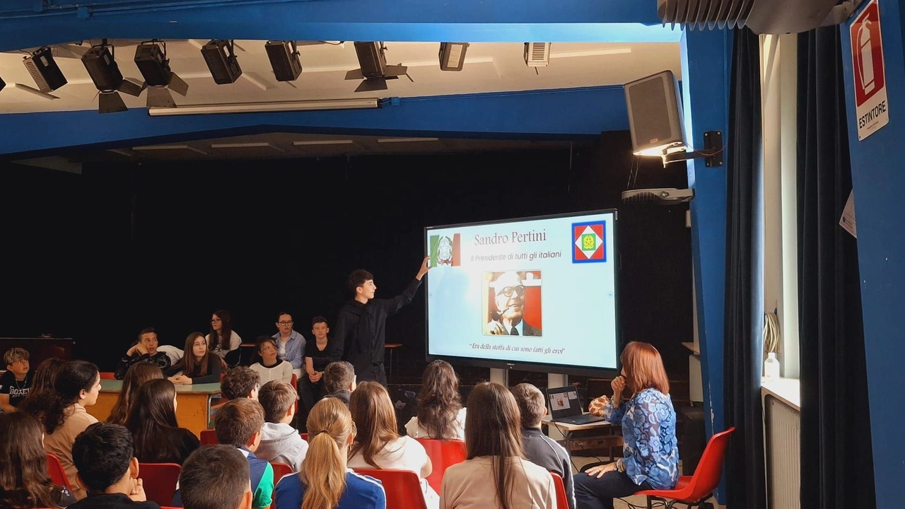 Gli studenti votano il nome della scuola Gli studenti votano il nome della scuola