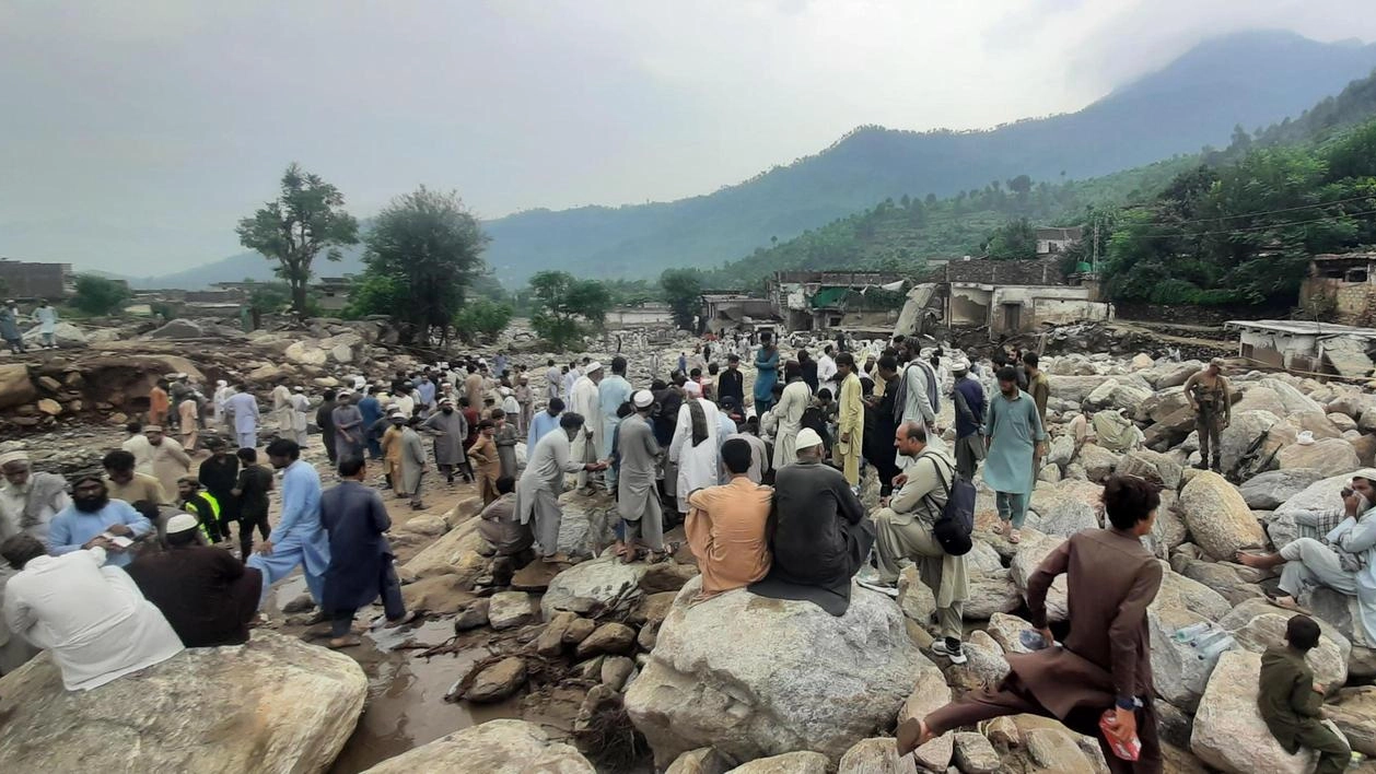 Almeno 150 persone risultano disperse nel Pakistan nordoccidentale, ha riferito oggi il capo dell'autorità provinciale per la gestione dei disastri,... Almeno 150 persone risultano disperse nel Pakistan nordoccidentale, ha riferito oggi il capo dell'autorità provinciale per la gestione dei disastri,...
