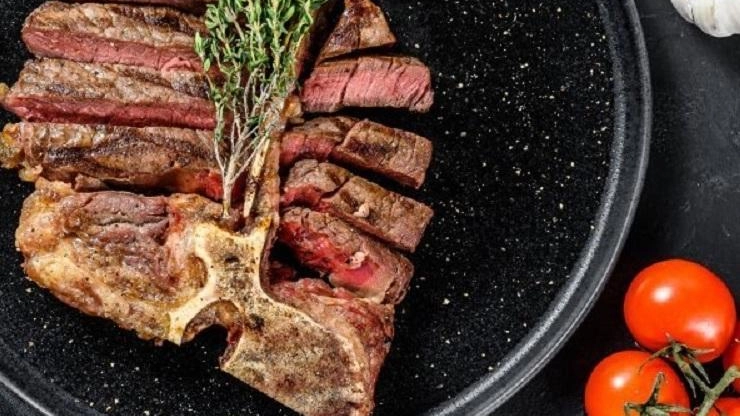 I piatti a base di cinghiale devono essere portati in tavola con prudenza: il rischio gotta è in agguato I piatti a base di cinghiale devono essere portati in tavola con prudenza: il rischio gotta è in agguato