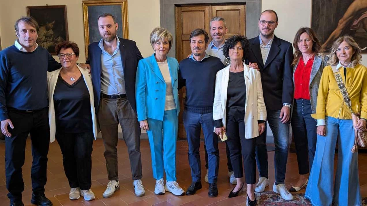 Erica Mazzetti e la consigliera Rita Pieri con. Marco Stella e il gruppo di Forza Italia