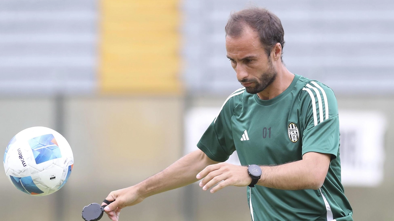Torna in campo al Bertoni dell’Acquacalda oggi la Robur dopo i tre giorni di riposo concessi da mister (pardon, coach)... Torna in campo al Bertoni dell’Acquacalda oggi la Robur dopo i tre giorni di riposo concessi da mister (pardon, coach)...