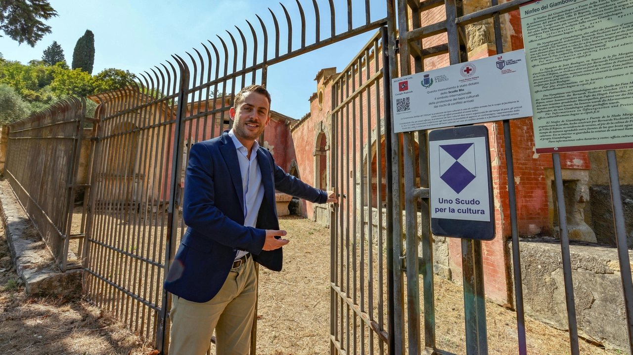 Il sindaco Francesco Pignotti all’ingresso della Fonte della Fata Morgana,. il museo di Cleveland ha acquistato la scultura Il sindaco Francesco Pignotti all’ingresso della Fonte della Fata Morgana,. il museo di Cleveland ha acquistato la scultura