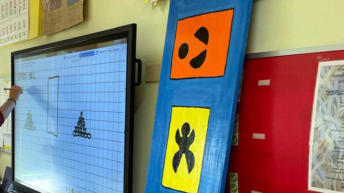 Il totem del sorriso è la nuova opera d’arte per il borgo di Marcena firmata dai bambini della scuola primaria...