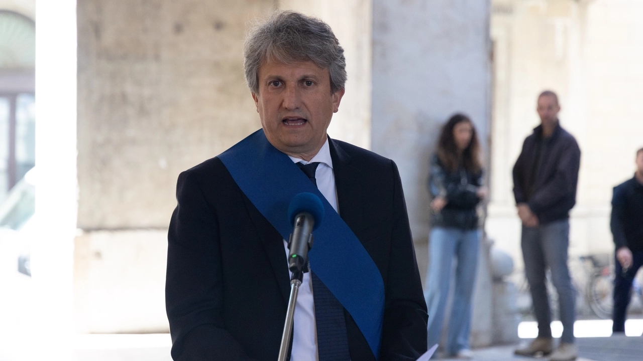 Massimiliano Angori, sindaco di Vecchiano (foto Del Punta per Valtriani) Massimiliano Angori, sindaco di Vecchiano (foto Del Punta per Valtriani)