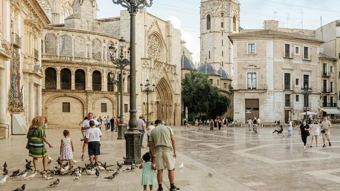 Valencia è una città d’arte di grande fascino e di secolare cultura. Merita di inserirla come meta di un nostro viaggio Valencia è una città d’arte di grande fascino e di secolare cultura. Merita di inserirla come meta di un nostro viaggio