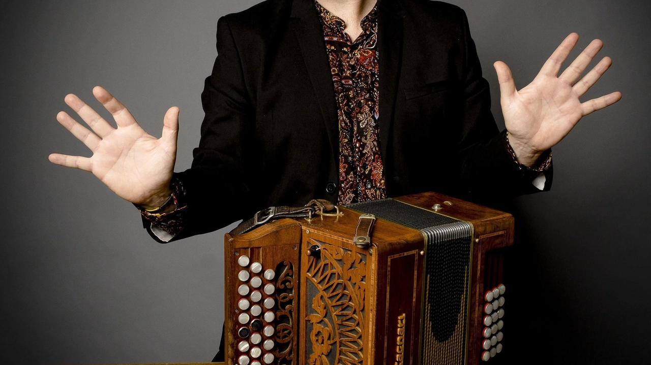 L’organettista Alessandro D’Alessandro che si esibirà martedì al Torrione Santa Brigida insieme a Gianluca Petrella per Empoli Jazz Summer Festival L’organettista Alessandro D’Alessandro che si esibirà martedì al Torrione Santa Brigida insieme a Gianluca Petrella per Empoli Jazz Summer Festival