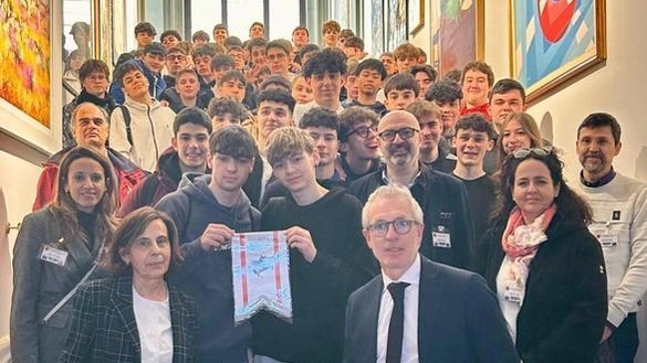 Palazzo del Pegaso apre le porte alle ragazze e ai ragazzi dell’Istituto Sarrocchi di Siena. Ad accoglierli la consigliera Pd...