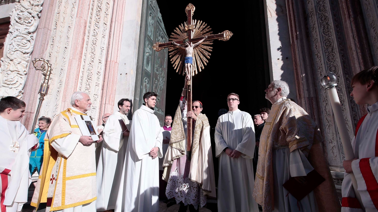L’apertura della Porta Santa a Siena segna l'inizio del Giubileo (Paolo Lazzeroni-Siena-: GIUBILEO SIENA) L’apertura della Porta Santa a Siena segna l'inizio del Giubileo (Paolo Lazzeroni-Siena-: GIUBILEO SIENA)