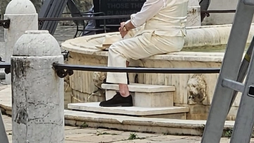 Ancora ciak in centro. Ultime scene nelle piazze con un Dustin “felliniano“