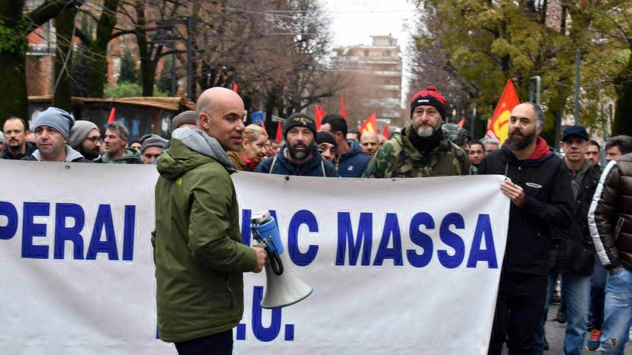 Una delle manifestazioni passate degli operai di Sanac Una delle manifestazioni passate degli operai di Sanac