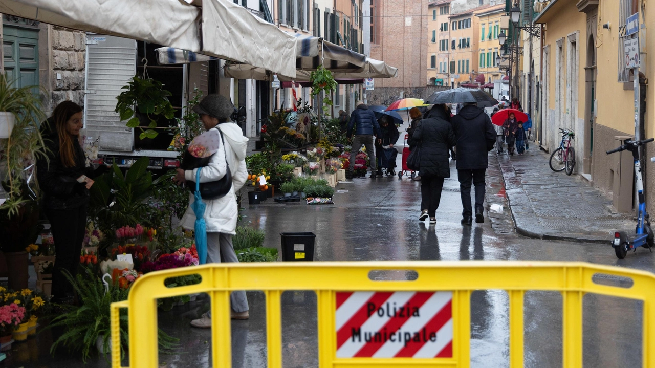 Il fronte dei favorevoli allo spostamento in piazza Toniolo: "Non si capisce perché per pochi metri dovrebbe perdere la clientela" .