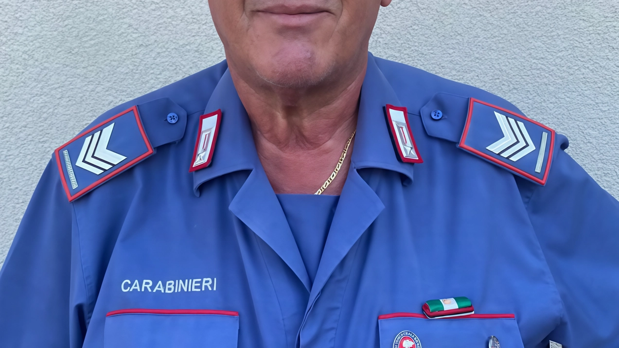 Il brigadiere Fabrizio Lupi si è ritirato dopo 41 anni di servizio a Arcidosso, dimostrando impegno e dedizione verso la comunità e l'Arma. Il brigadiere Fabrizio Lupi si è ritirato dopo 41 anni di servizio a Arcidosso, dimostrando impegno e dedizione verso la comunità e l'Arma.