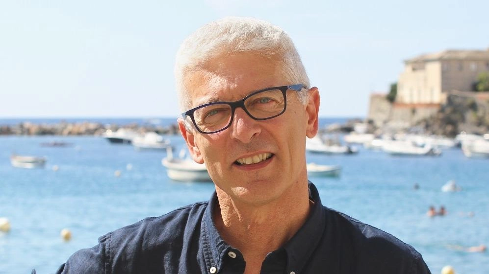 Morra si candida alla guida della Regione e rilancia: "Ci sono valori troppe volte rimasti solo sulla carta". Il candidato attacca i partiti tradizionali. "Oggi serve recuperare spazi di libertà e di partecipazione". Morra si candida alla guida della Regione e rilancia: "Ci sono valori troppe volte rimasti solo sulla carta". Il candidato attacca i partiti tradizionali. "Oggi serve recuperare spazi di libertà e di partecipazione".