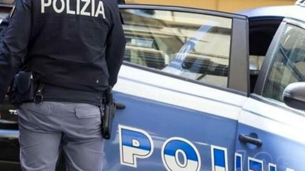 https://www.lanazione.it/image-service/view/acePublic/alias/contentid/NTY5OTg4NzItZjYwMy00/0/polizia-foto-di-repertorio.jpeg?f=16:9&w=1200&h=630
