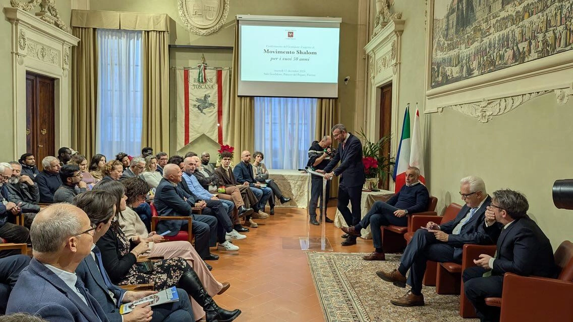 Il Consiglio regionale della Toscana ha premiato don Andrea Cristiani e il Movimento Shalom per 50 anni di impegno per la pace e la solidarietà. Il Consiglio regionale della Toscana ha premiato don Andrea Cristiani e il Movimento Shalom per 50 anni di impegno per la pace e la solidarietà.