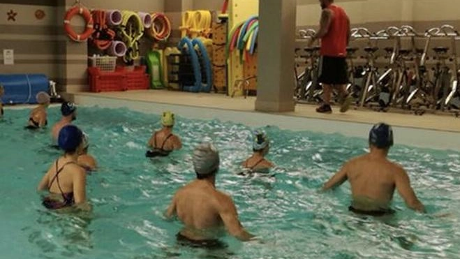 Un’immagine della piscina comunale, al coperto, del viale Roma Un’immagine della piscina comunale, al coperto, del viale Roma