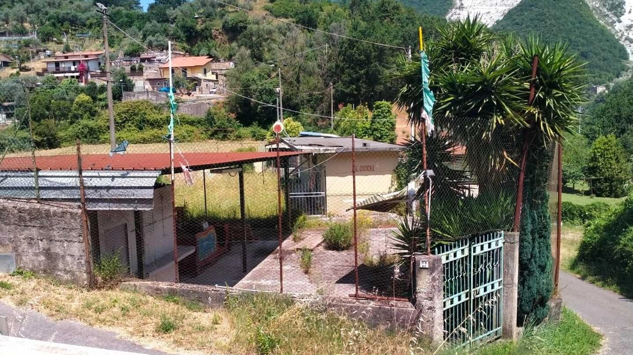 Il Comitato Codena contro la Pro loco del paese per il campo sportivo del borgo, ormai chiuso da anni. "Il... Il Comitato Codena contro la Pro loco del paese per il campo sportivo del borgo, ormai chiuso da anni. "Il...