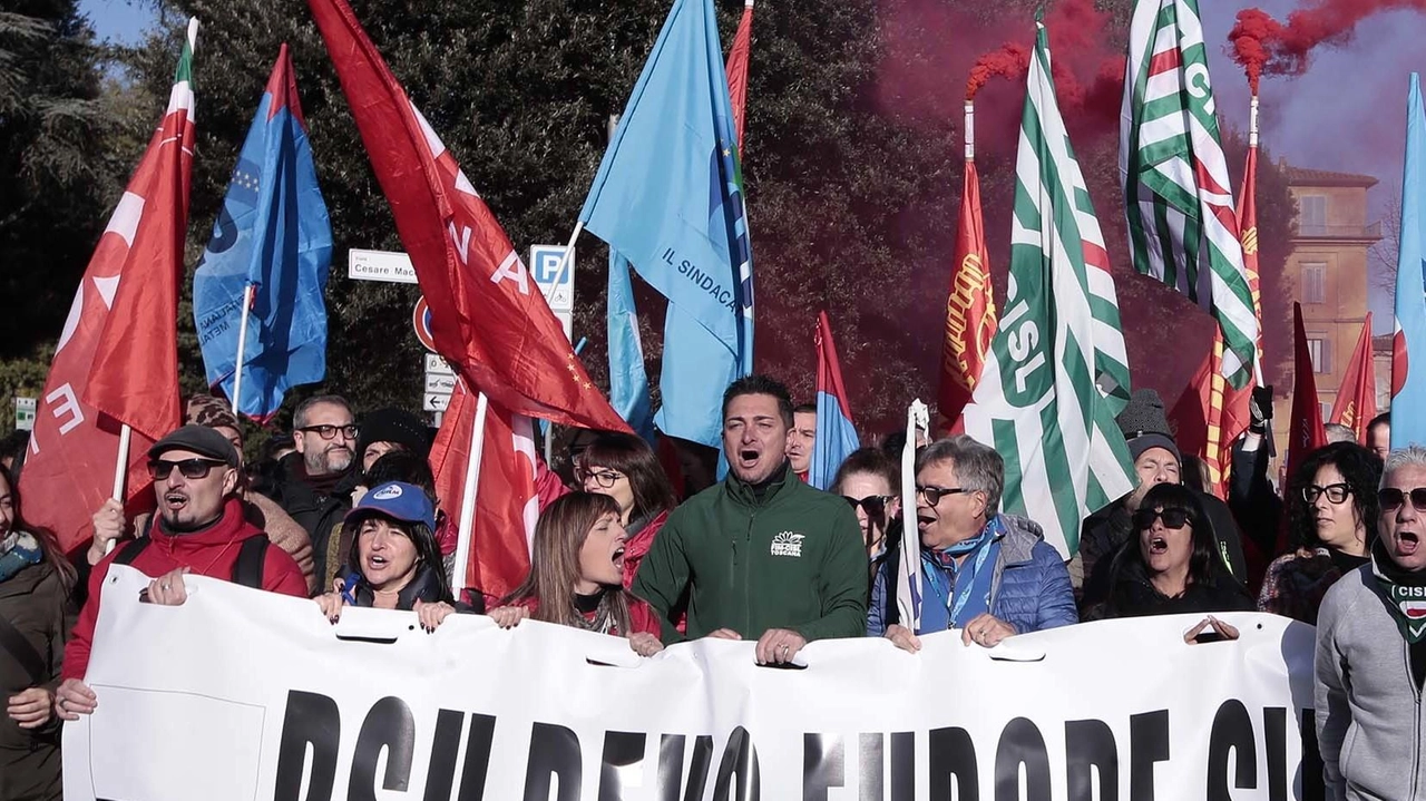 Una delle manifestazioni dei 299 lavoratori dello stabilimento Beko di Siena Per oggi sono attese novità importanti sul futuro del sito di viale Toselli
