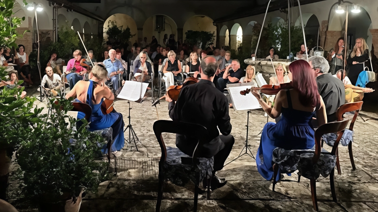 Musica, vino e stelle cadenti per la notte di San Lorenzo al convento di Montecarlo a San Giovanni Valdarno questa sera dalle ore 20 Musica, vino e stelle cadenti per la notte di San Lorenzo al convento di Montecarlo a San Giovanni Valdarno questa sera dalle ore 20
