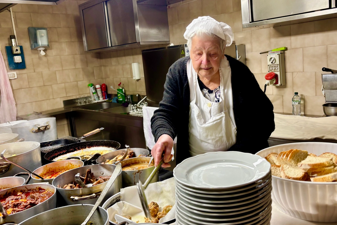 Milena Marchetti ieri nella cucina del suo ristorante a Macchiascandona