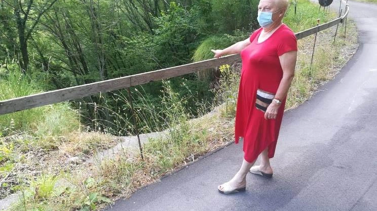 Anna Maria Togneri tempo fa mostrava una frana sulla Strada Ducale Anna Maria Togneri tempo fa mostrava una frana sulla Strada Ducale