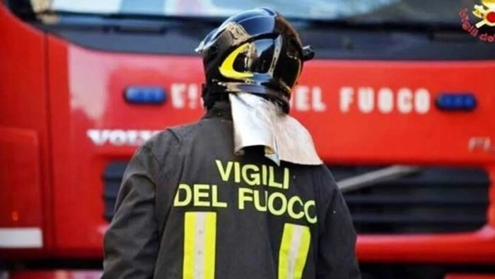L'uomo è stato salvato dai vigili del fuoco (Foto di repertorio) L'uomo è stato salvato dai vigili del fuoco (Foto di repertorio)