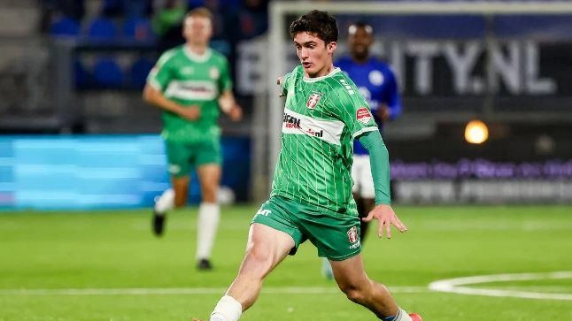 Carrarese Luci sul Feyenoord di Van Persie. Piace il centrocampista Gabriele Parlanti