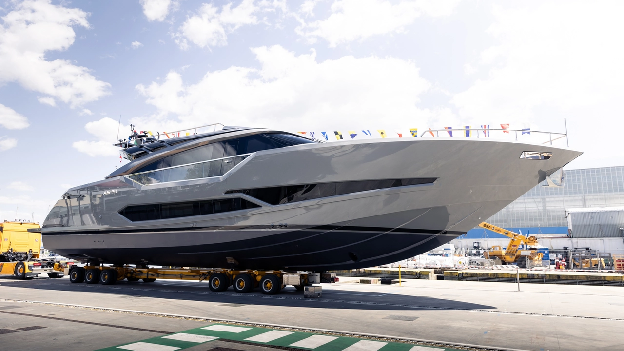 Lo yacht AB 80 varato a Viareggio Lo yacht AB 80 varato a Viareggio