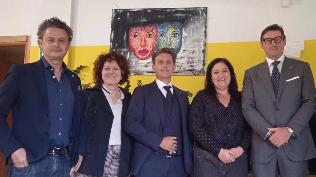 Dopo l'alluvione di un anno fa, 49 elettrodomestici sono stati donati a 14 nuclei familiari bisognosi, incluso un centro per minori. L'iniziativa è stata elogiata dalla vicesindaca e dai Rotary Club. Dopo l'alluvione di un anno fa, 49 elettrodomestici sono stati donati a 14 nuclei familiari bisognosi, incluso un centro per minori. L'iniziativa è stata elogiata dalla vicesindaca e dai Rotary Club.