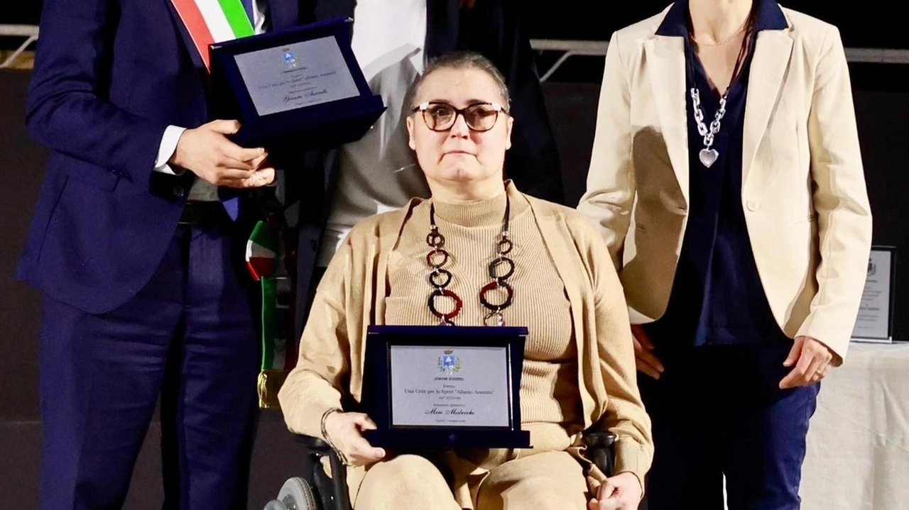 Meri Malucchi ha ricevuto a maggio scorso una menzione, insieme a Gianni Assirelli, del premio “Aramini“ dal sindaco Alessio Mantellassi per la campagna di sensibilizzazione. “Meri Team - Alziamo il muro“ Meri Malucchi ha ricevuto a maggio scorso una menzione, insieme a Gianni Assirelli, del premio “Aramini“ dal sindaco Alessio Mantellassi per la campagna di sensibilizzazione. “Meri Team - Alziamo il muro“