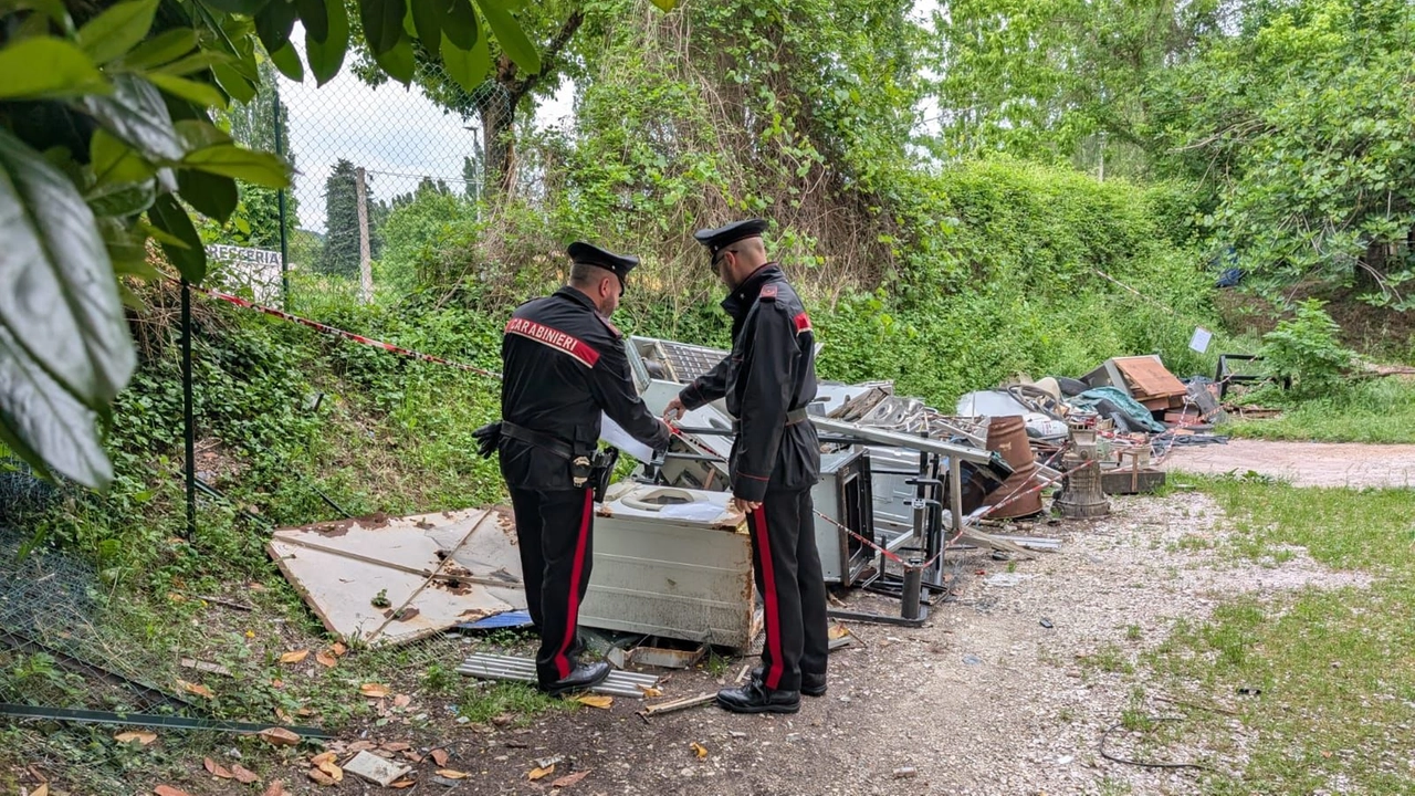 La discarica scoperta dai Carabinieri La discarica scoperta dai Carabinieri